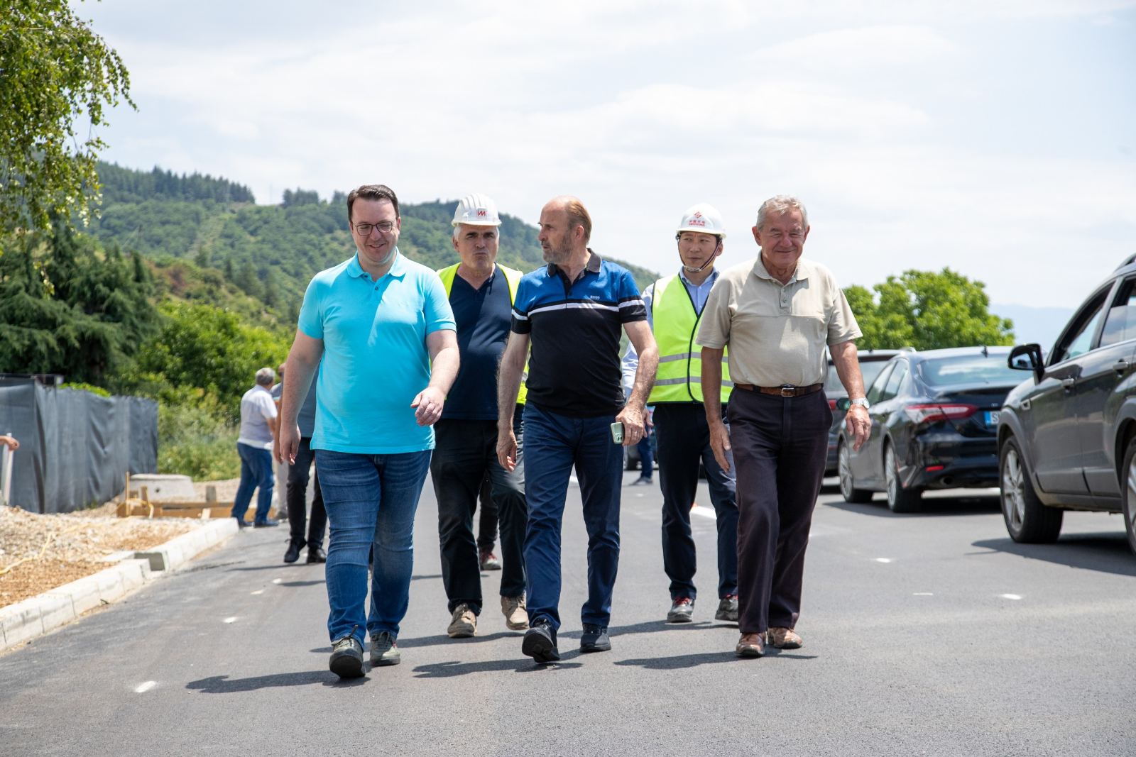 Патот од Подмоље до Охрид од вечерва ќе се пушти за сообраќај. Николоски и Трајановски извршија увид во изградбата на автопатот Кичево- Охрид