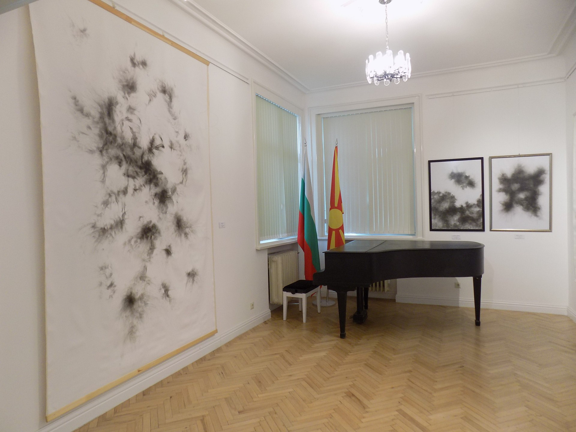 Перо Кованцалиев со изложбата „Дамки“ во Софија
