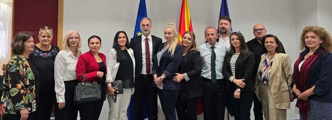 По повод Меѓународниот ден на Бошњаците вицепремиерот и министер Стоилковиќ се сретна со просветни работници кои предаваат на босански јазик