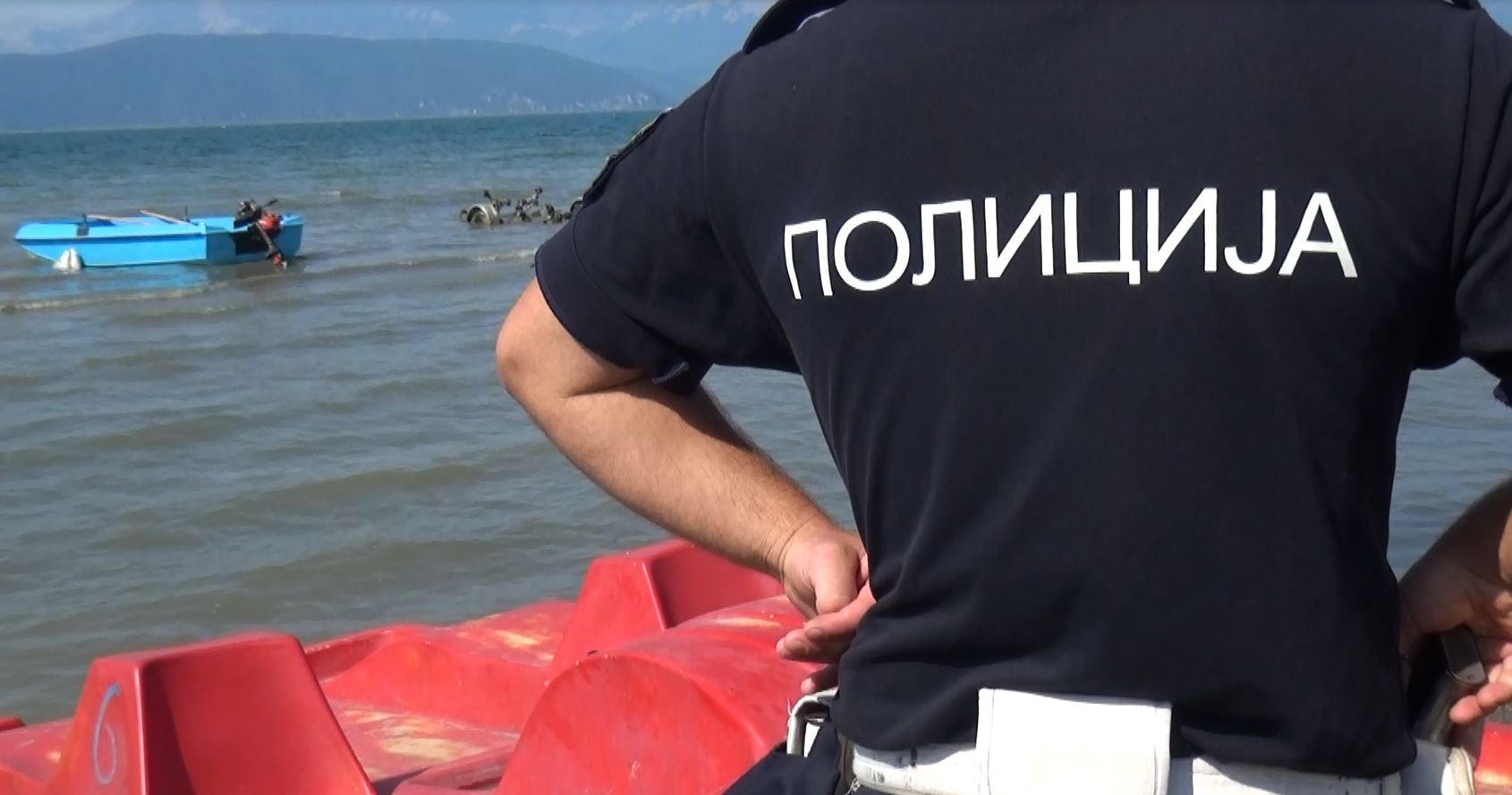 Полициски службеници спасија две лица од Преспанското езеро кои бараа помош