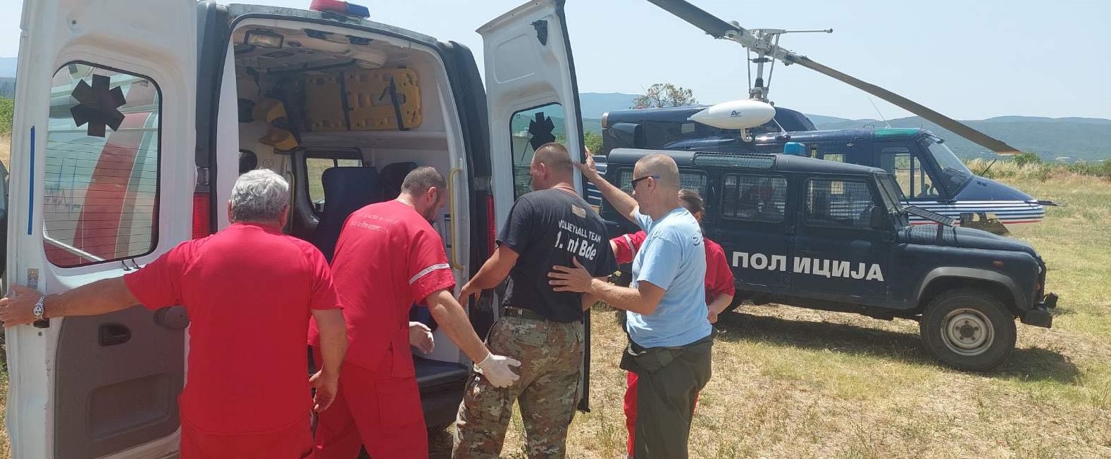 Полициски службеници успешно евакуираа припадник на македонската Армија од огнената стихија
