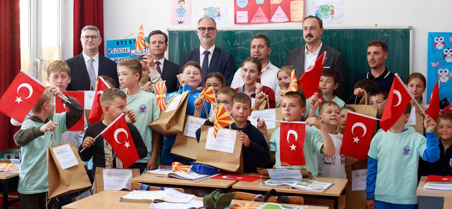 Посета на заменик-претседателот и министер Стоилковиќ на подрачните училишта во Бучим и Тополница