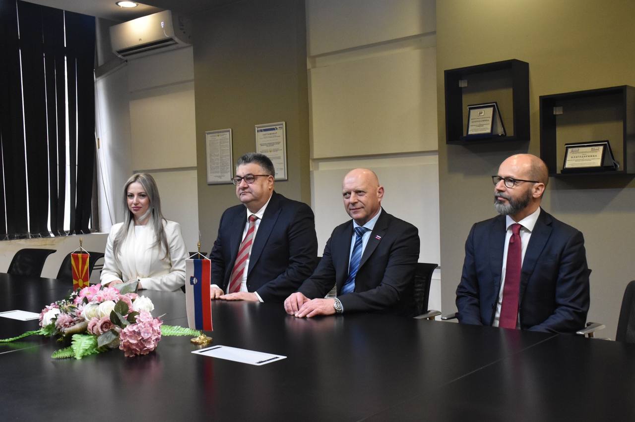 ПОТПИШАН МЕМОРАНДУМ ЗА СОРАБОТКА ПОМЕЃУ МАКЕДОНИЈА И СЛОВЕНИЈА ВО ОБЛАСТА НА ЈАВНАТА АДМИНИСТРАЦИЈА  