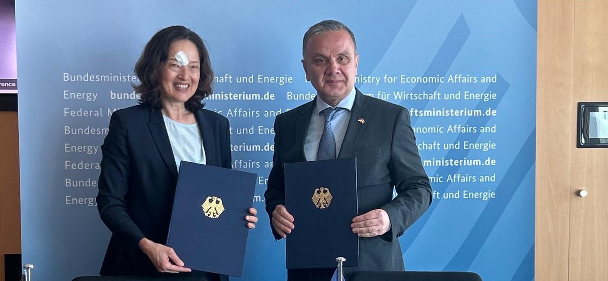 ПОТПИШАНА ЗАЕДНИЧКА ДЕКЛАРАЦИЈА ЗА НАМЕРИ ЗА УНАПРЕДУВАЊЕ НА ЕКОНОМСКАТА СОРАБОТКА МЕЃУ МИНИСТЕРСТВОТО ЗА НАДВОРЕШНИ РАБОТИ И НАДВОРЕШНА ТРГОВИЈА И СОЈУЗНОТО МИНИСТЕРСТВО ЗА ЕКОНОМСКИ РАБОТИ И ЕНЕРГЕТИКА НА СОЈУЗНА РЕПУБЛИКА ГЕРМАНИЈА