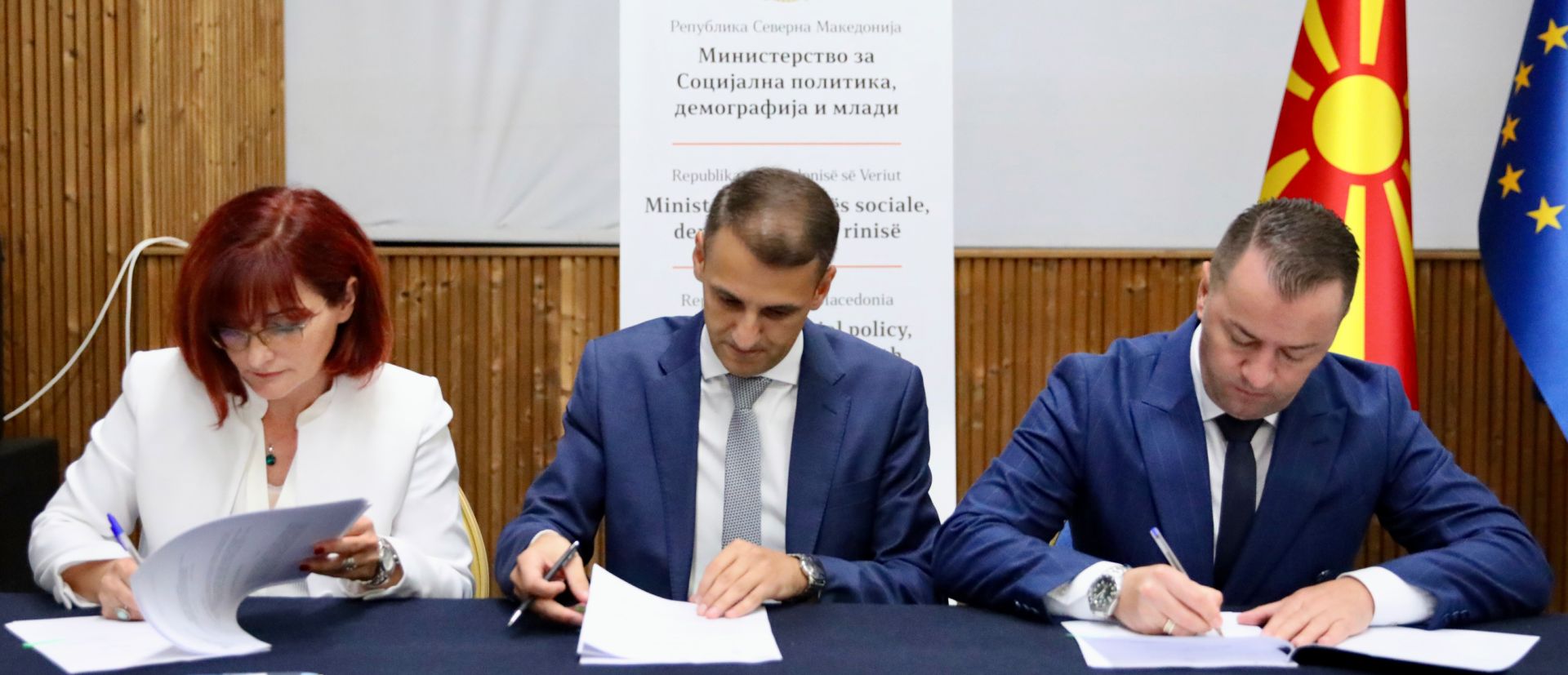 Потпишани трипартитни договори за продолжување на проектот „Инклузија на деца Роми во предучилишно образование“
