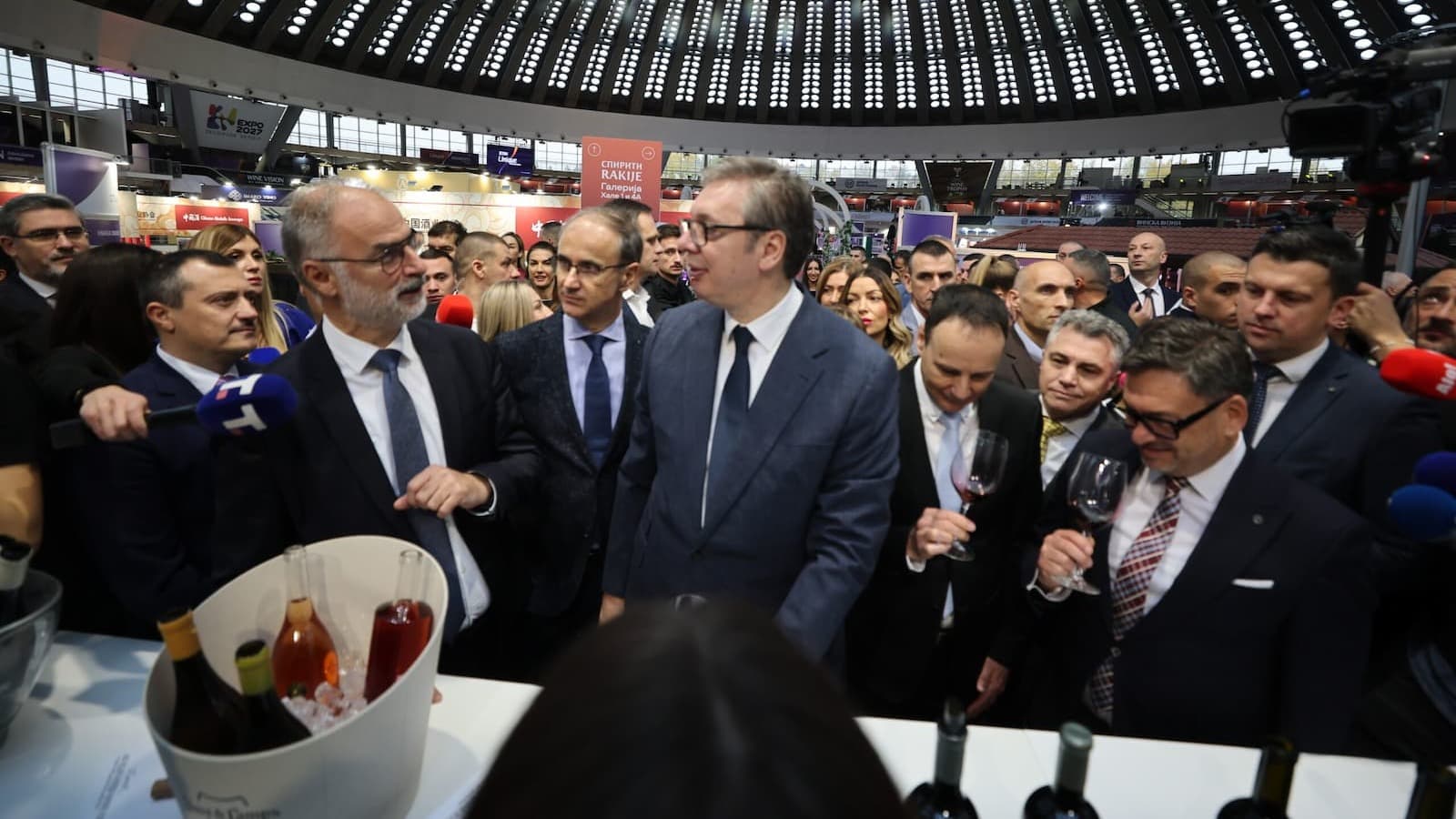 Потпретседателот и министер Стоилковиќ на отворањето на саемот „Винска визија – Отворен Балкан“