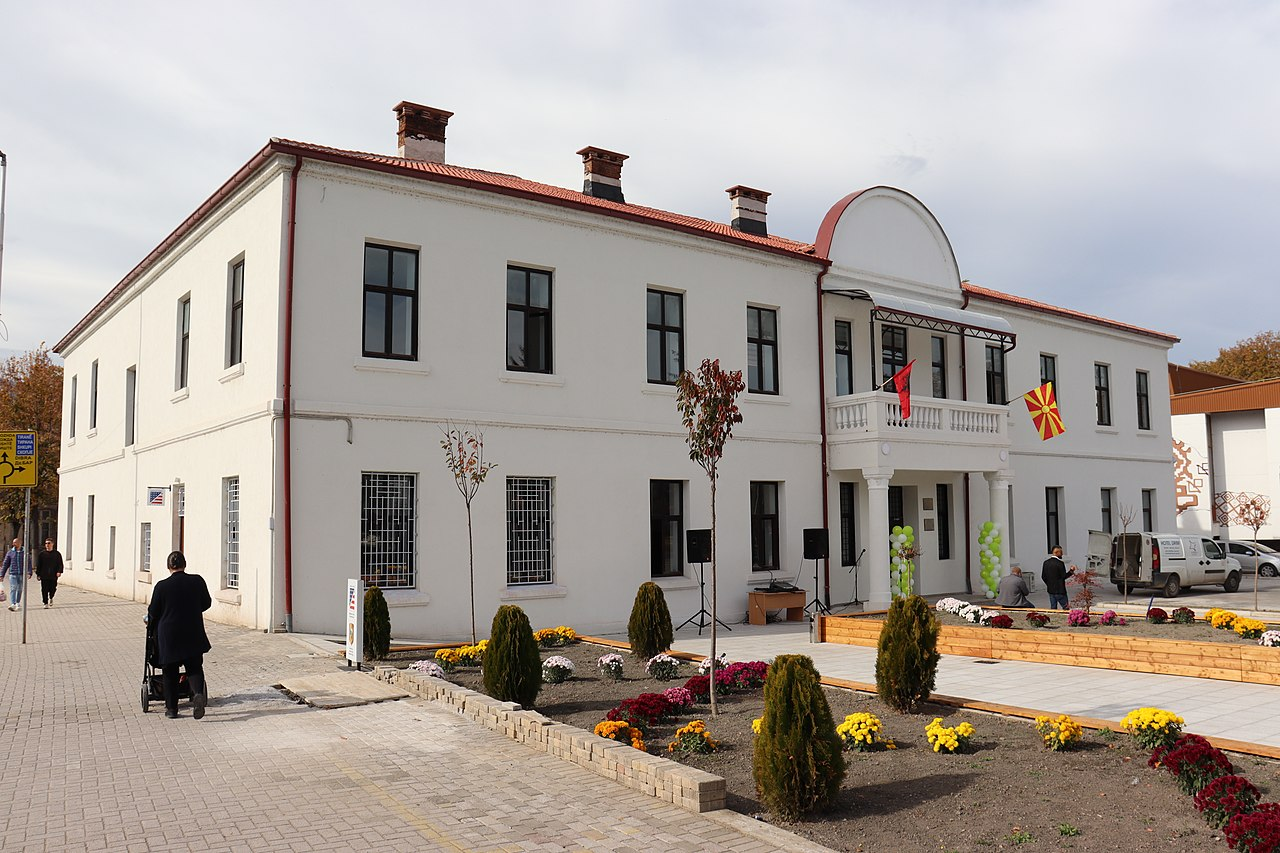 Поведена прекршочна постапка против градоначалникот на Струга за неупотреба на државното знаме