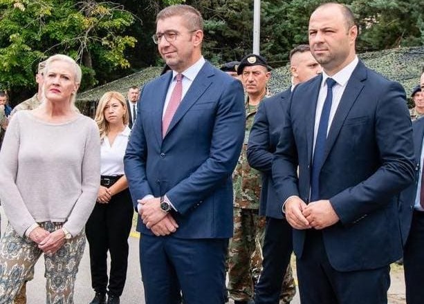 Пред државно-воениот врв промовирани новите 29 JLTV оклопни возила на Армијата