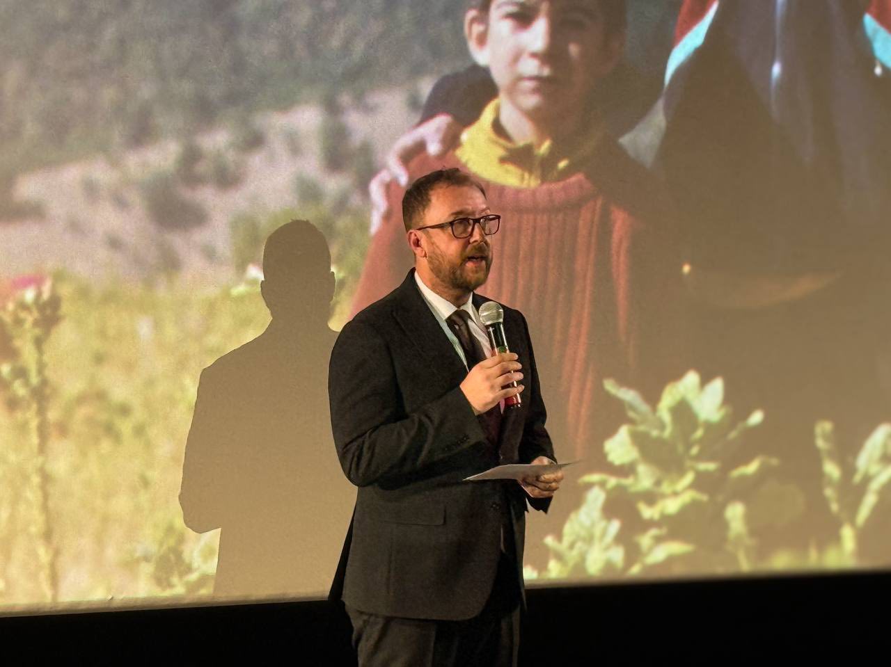 Премиера на македонскиот филм во Брисел: „Диџеј Ахмет“ ја воодушеви европската публика