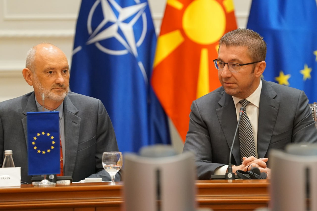 Премиерот Мицкоски оствари средба со амбасадорите на државите-членки на Европската Унија