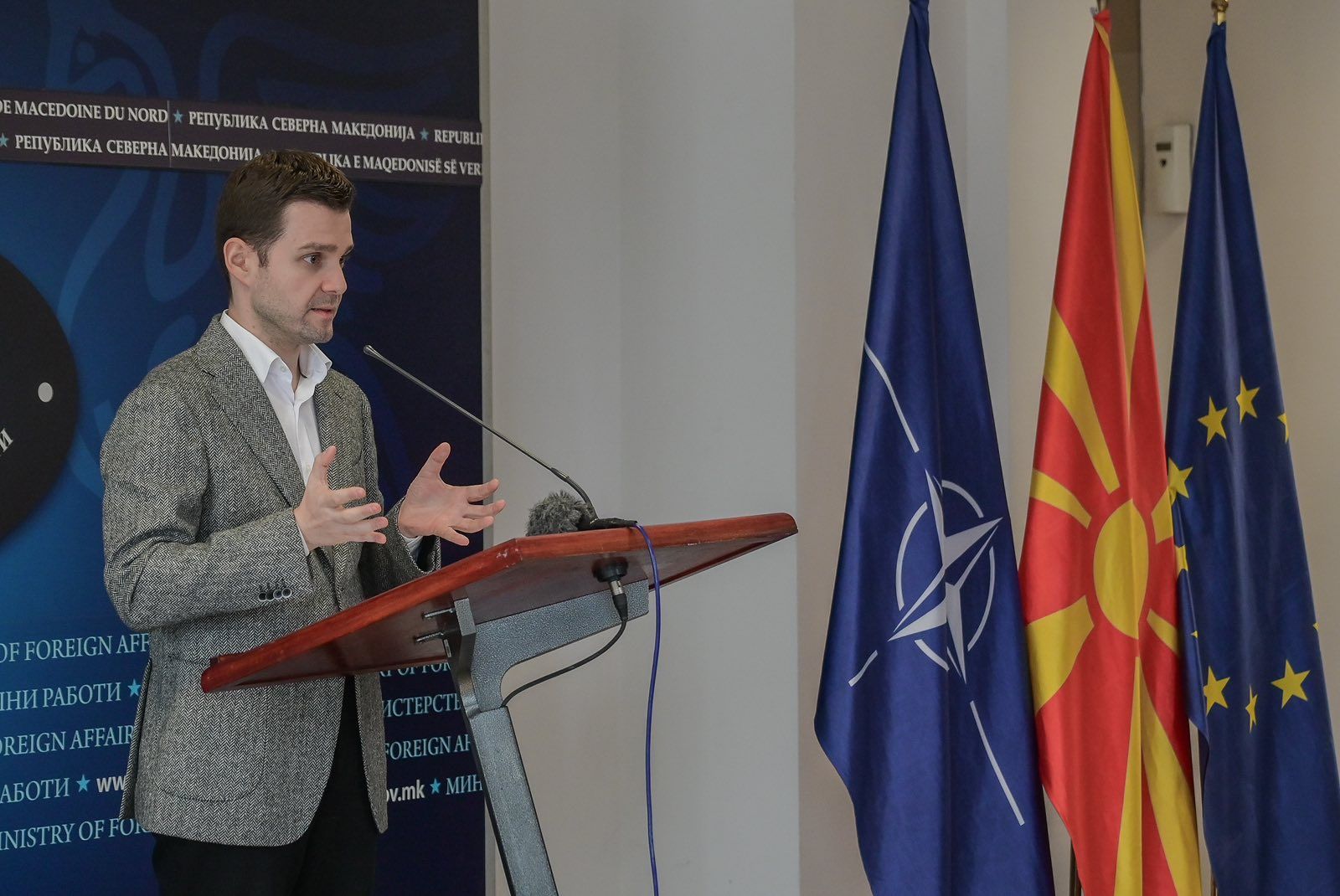Прес-конференција на министерот Муцунски: Професионализација на дипломатијата, подобрување на работењето на целокупниот државен систем вклучен во дипломатските процеси и фокус на инвестициите и надворешната трговија