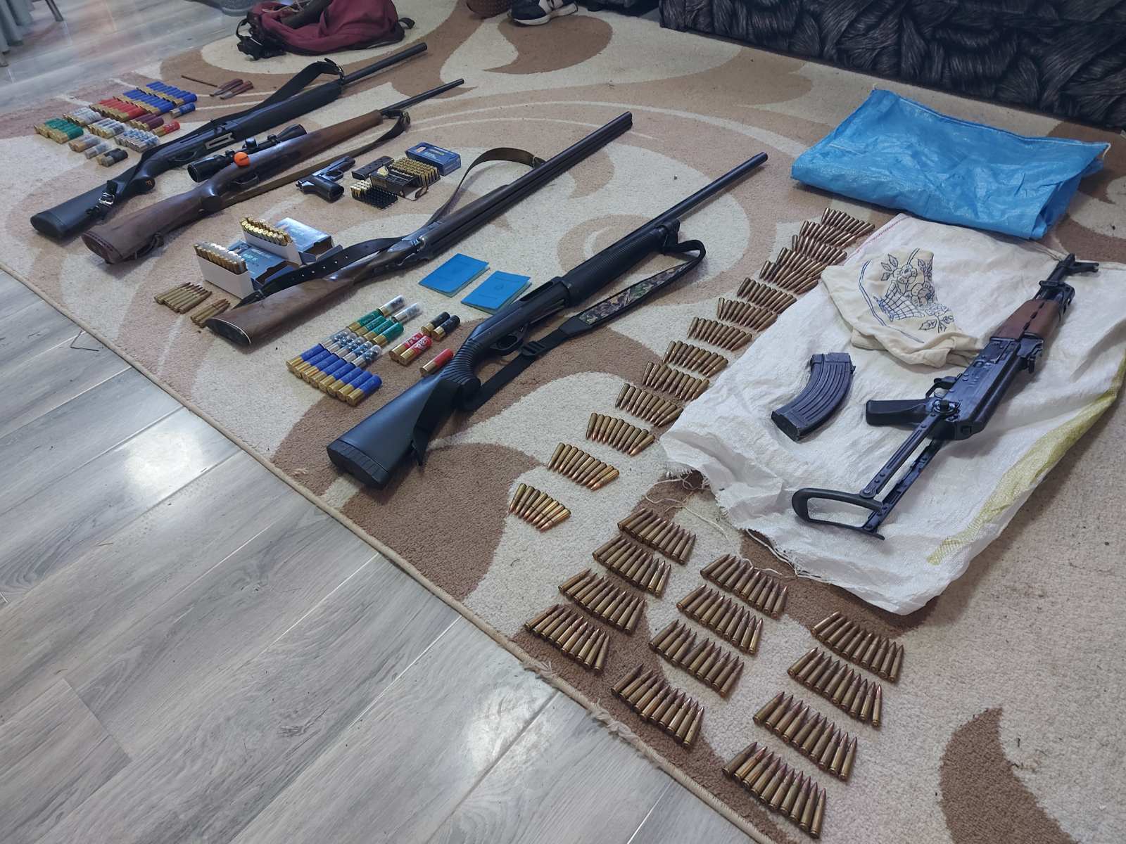 Претрес во битолско, пронајдени оружје и муниција, лишено од слобода едно лице