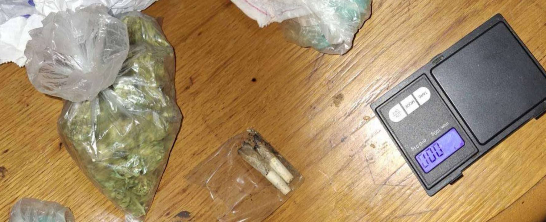 Претрес во скопско, пронајдена дрога, лишено од слобода едно лице