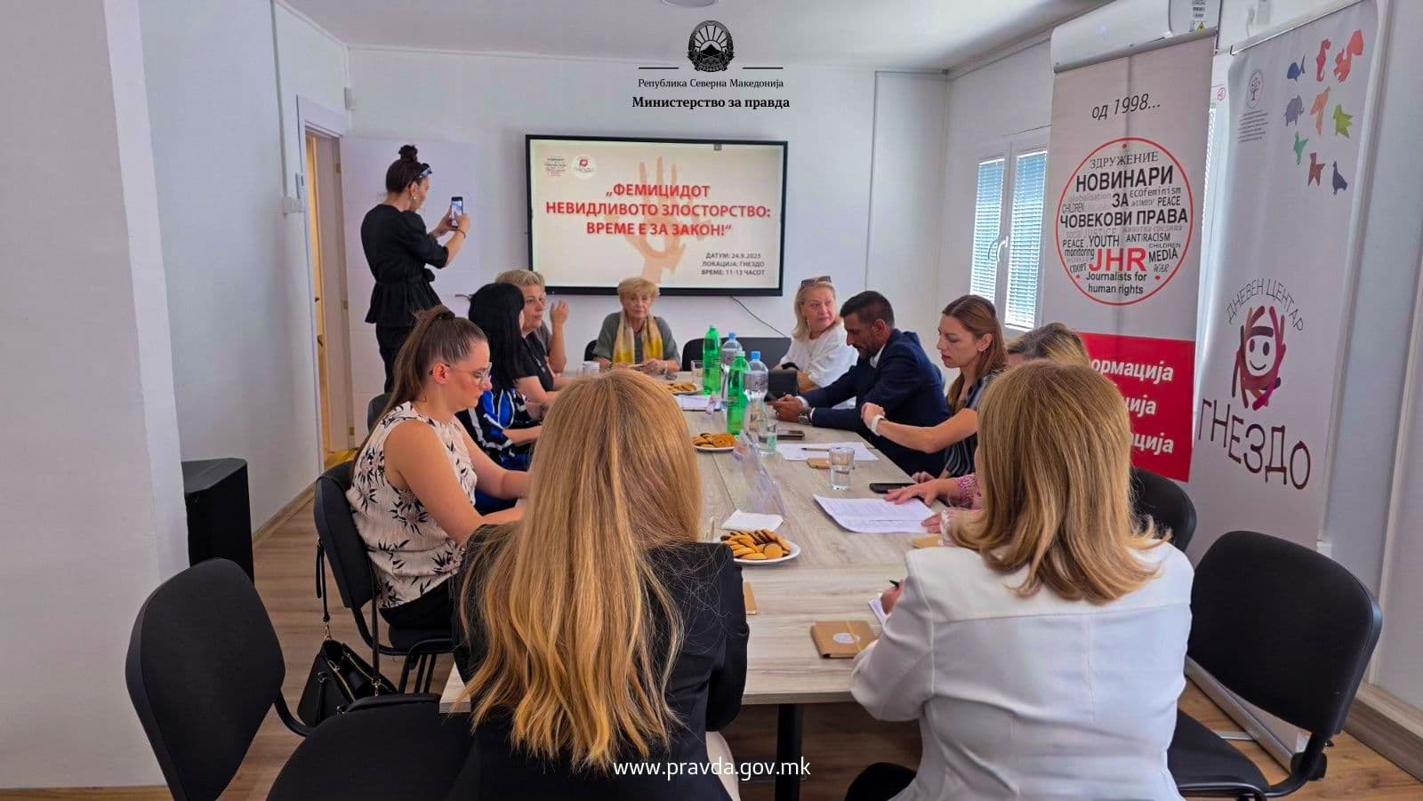 Претставници од Министерството за правда учествуваа на јавната дебата за фемицид што ја организираше „Новинари за човекови права“