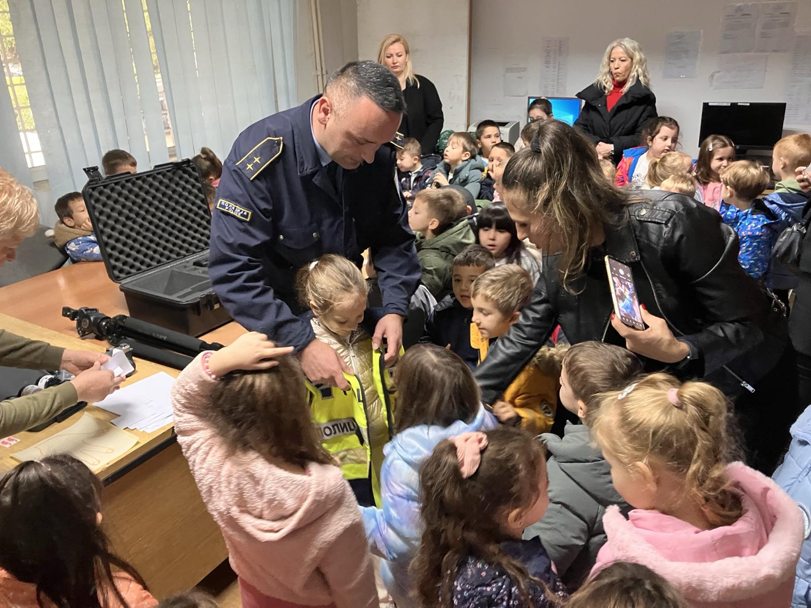 Превентивна активност на СВР Велес со деца од градинката „Димче Мирчев“