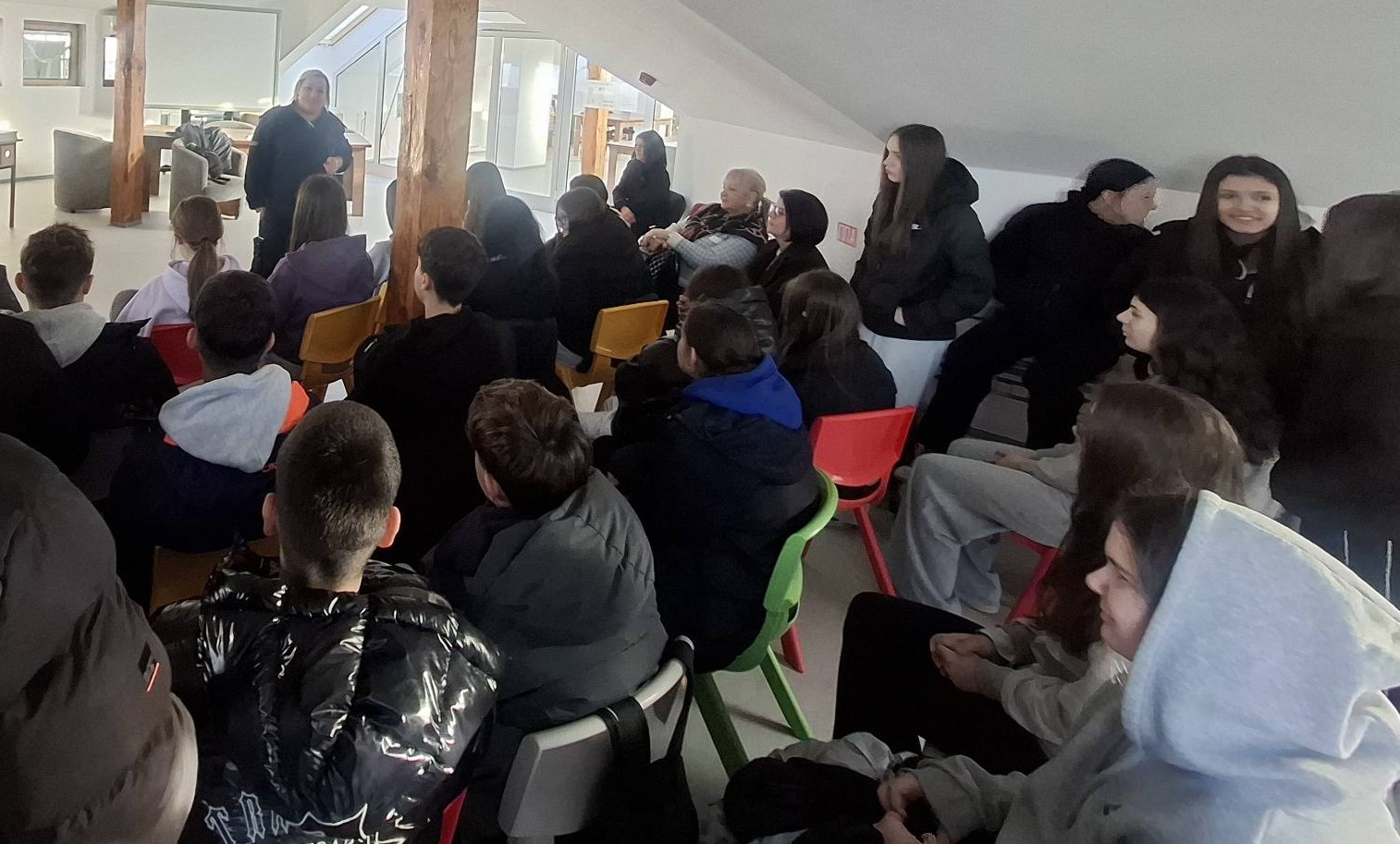 Превентивни активности на СВР Битола, СВР Велес и СВР Штип за безбеден сообраќај, заштита од кражби и спречување на меѓуврсничко насилство и употреба на пиротехнички средства, посета на дечиња на просториите на СВР Струмица 