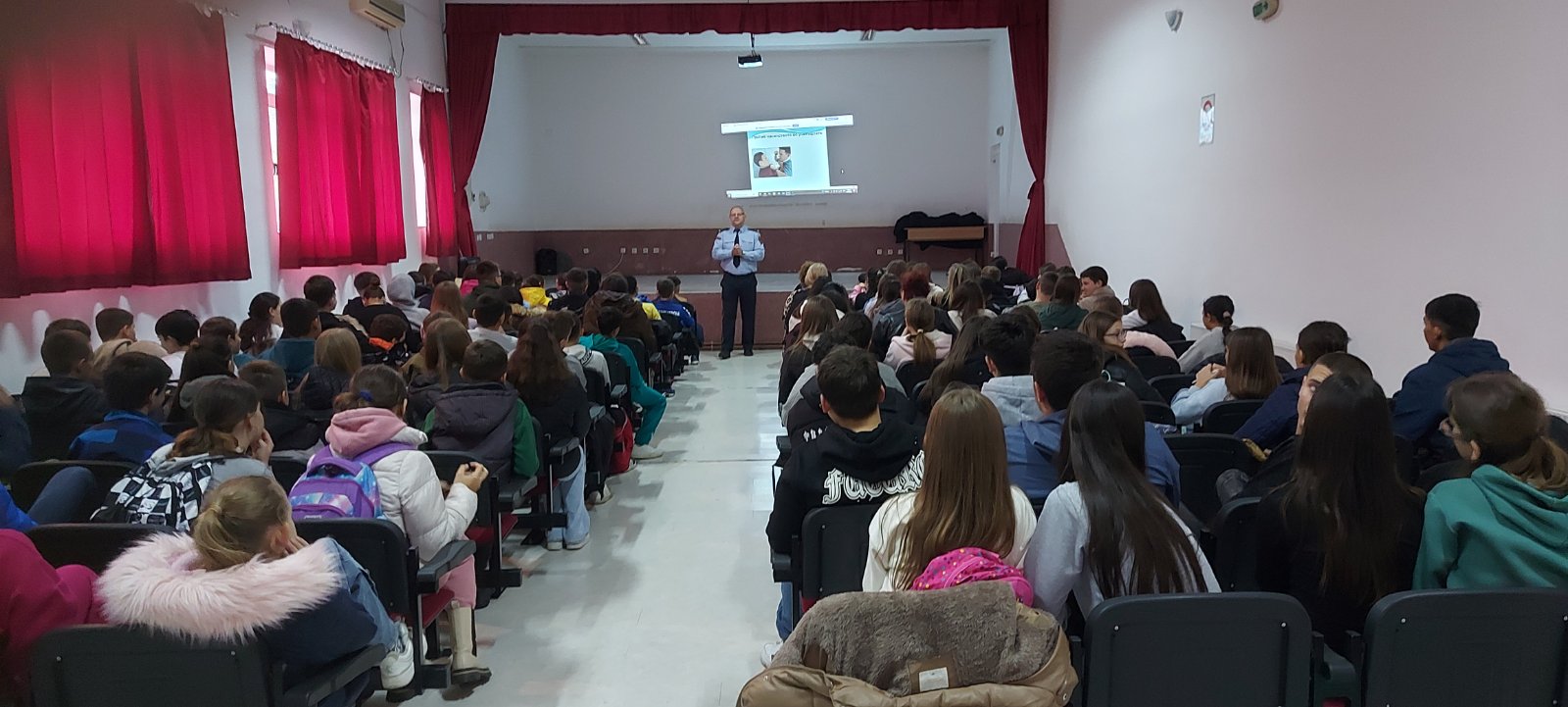 Превентивни активности на СВР Велес и СВР Штип за безбеден сообраќај, внимателно користење на социјалните мрежи и сузбивање на меѓуврсничкото насилство