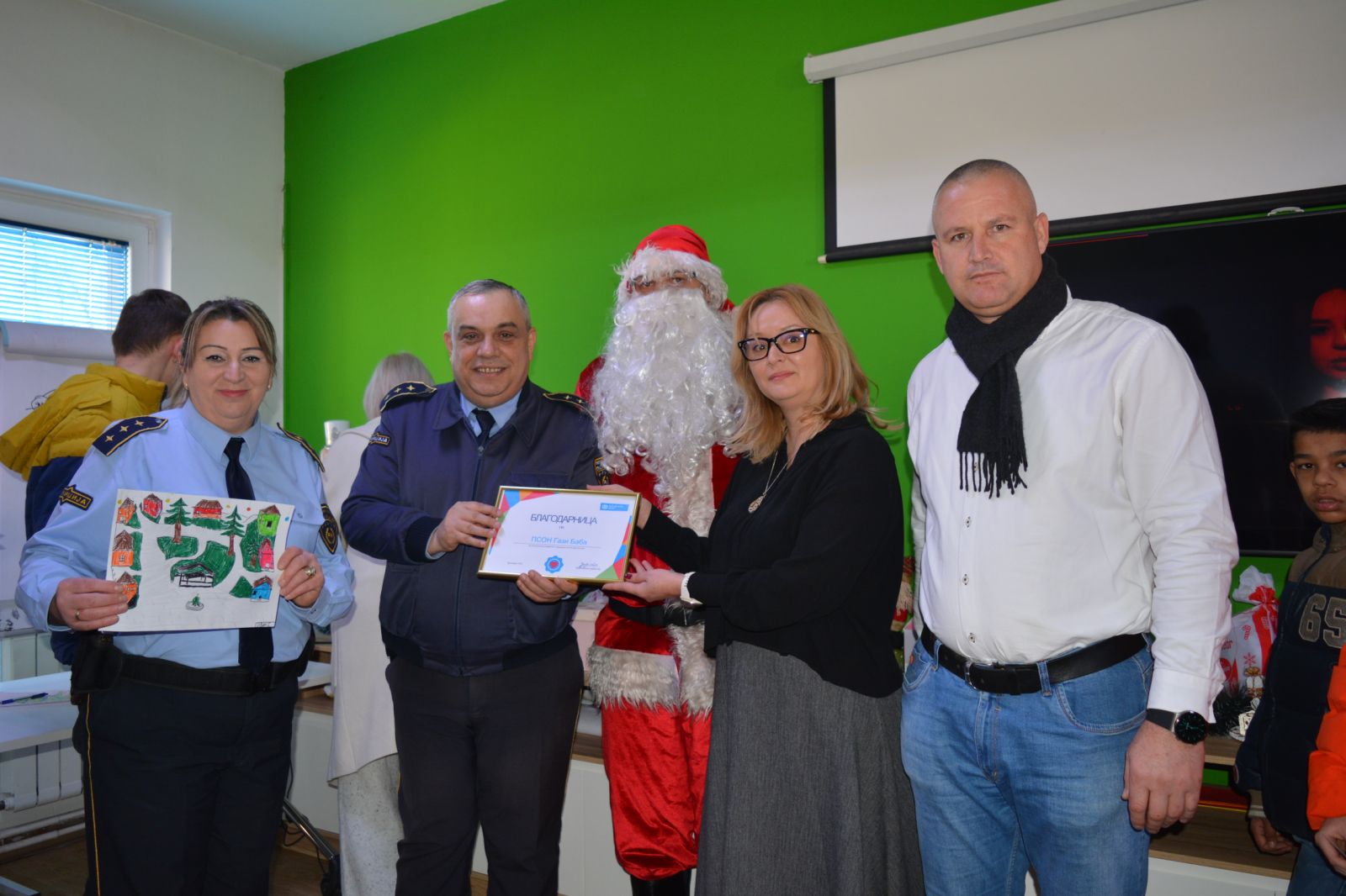 Превентивни активности во Кочани и Берово за безбеден сообраќај и доделување пакетчиња за децата од СОС Детско село  