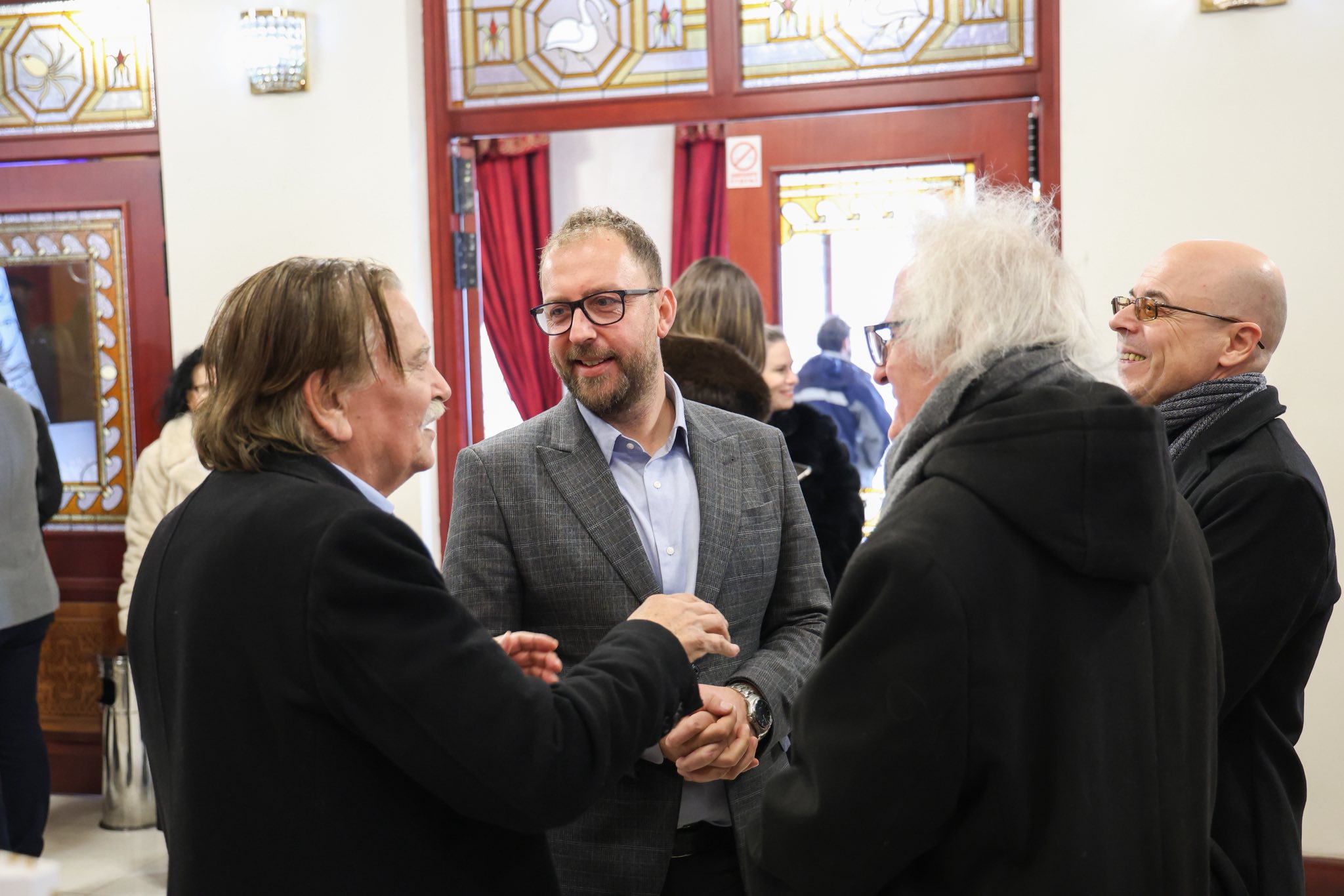 Приказни поголеми од времето: промовирана монографијата за 80 години Македонски народен театар