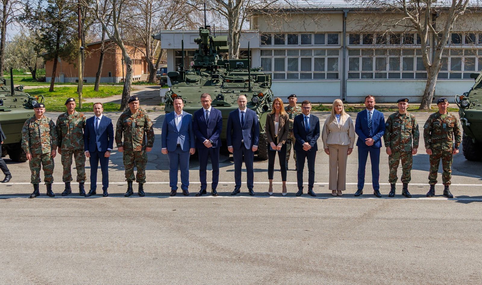 Пред државниот врв, промовирани новите оклопни возила „Stryker“, Мисајловски со порака дека модернизацијата на Армијата продолжува со силно темпо