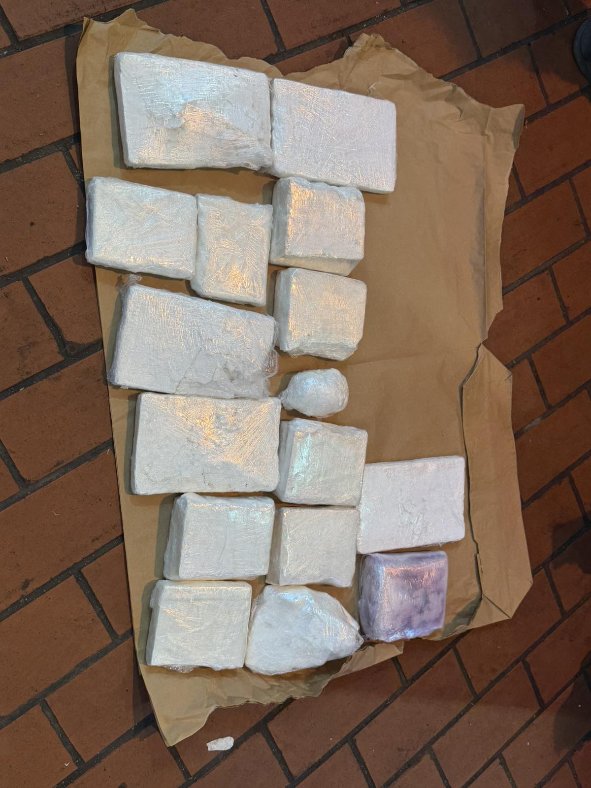 Пронајдени и одземени 10 килограми кокаин во возило, лишен од слобода возачот