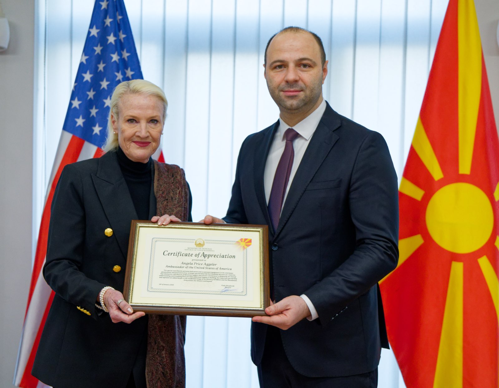 Проштална средба на министерот Мисајловски и началникот на Генералштабот на Армијата Лафчиски со амбасадорката на САД, Анџела Агелер