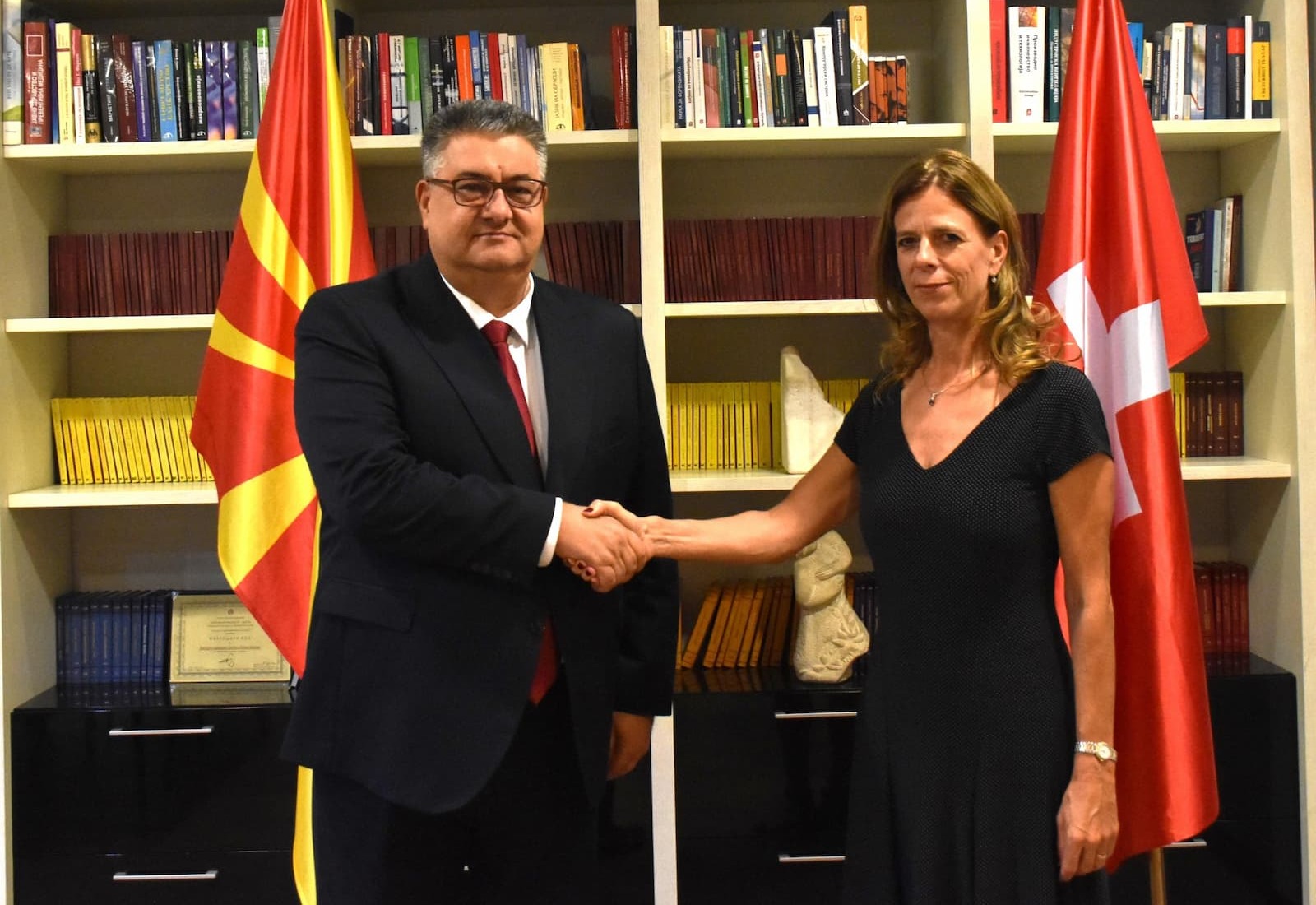 Протоколарна средба меѓу Министерот за јавна администрација, Горан Минчев и Амбасадорката на Швајцарија, Н.Е. Вероник Улман