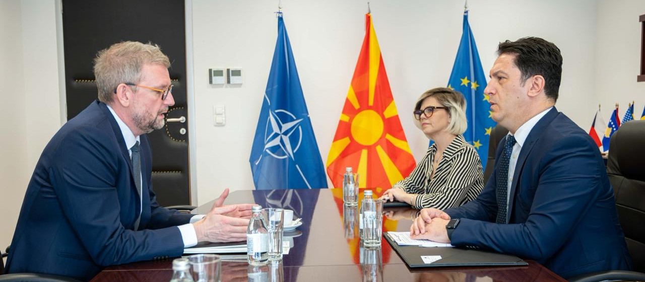 Првиот заменик на претседателот на Владата Беким Сали оствари средба со претставникот на ЕИБ, Бјорн Габриел