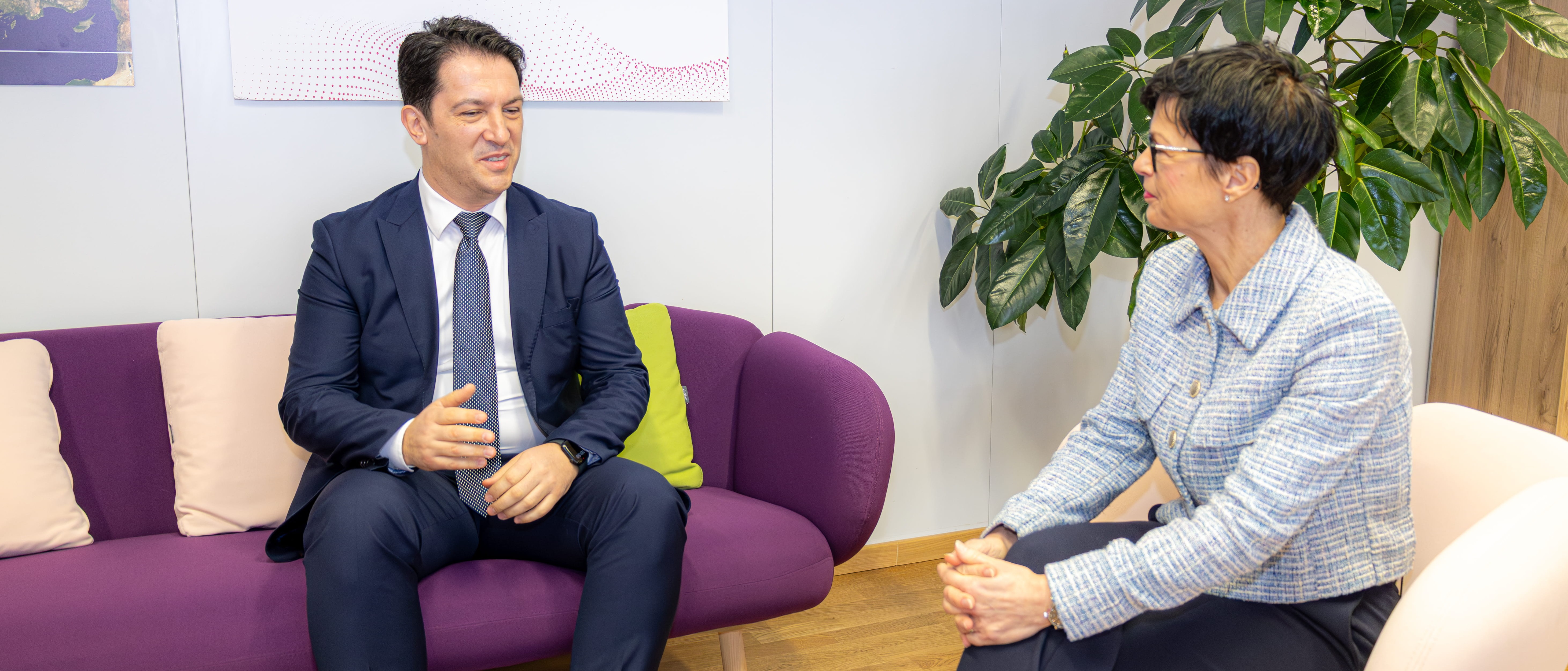 Првиот заменик-претседател на Владата, Беким Сали, оствари средба во Брисел со комесарката за проширување, Марта Кос