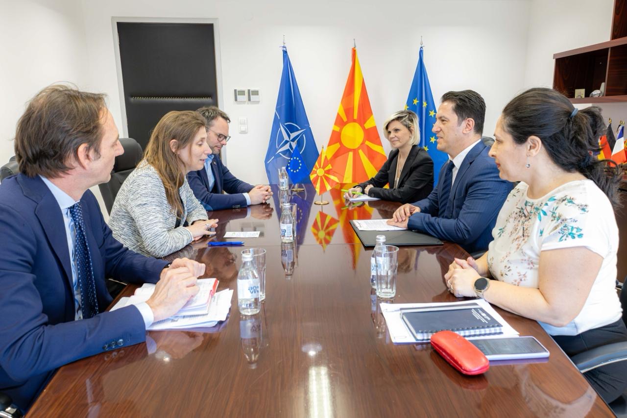 Првиот заменик-претседател на Владата и министер за европски прашања, Беким Сали, денеска оствари средба со Сигрид Бретел