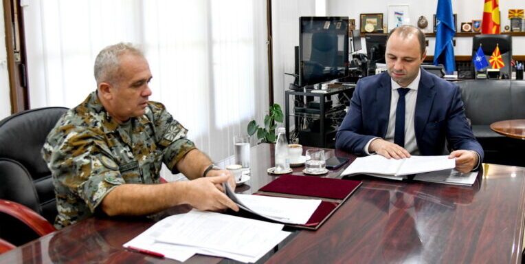 Работен брифинг на Министерот Мисајловски со началникот на Генералштабот на Армијата генералот Ѓурчиновски