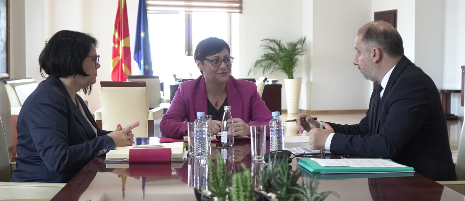 Работна средба на Димитриеска-Кочоска со Петрова и Николовски – Eфикасноста во прибирање на приходите во фокусот на работењето на УЈП и Царината