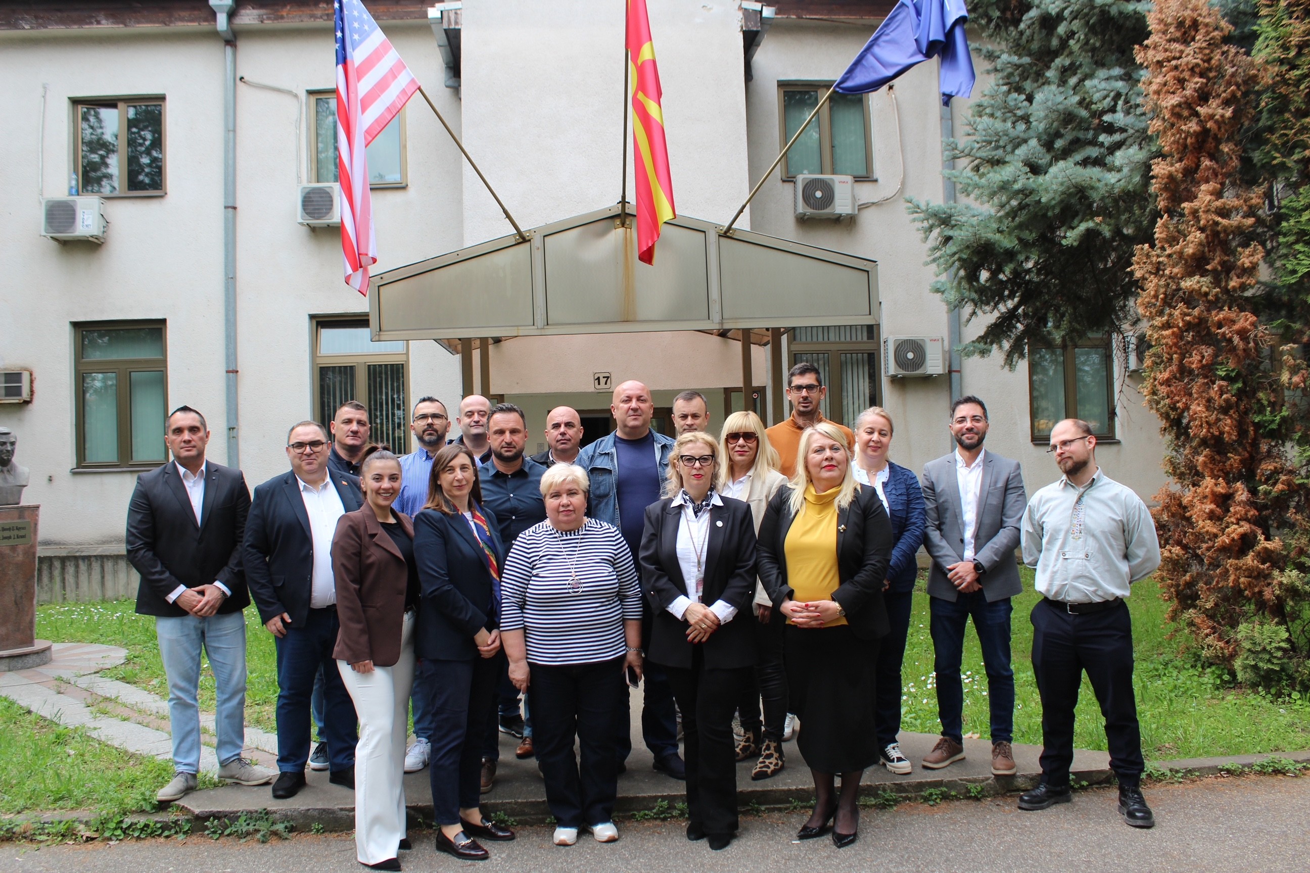 Развој на емоционалната писменост во деловната комуникација на вработените во одбраната