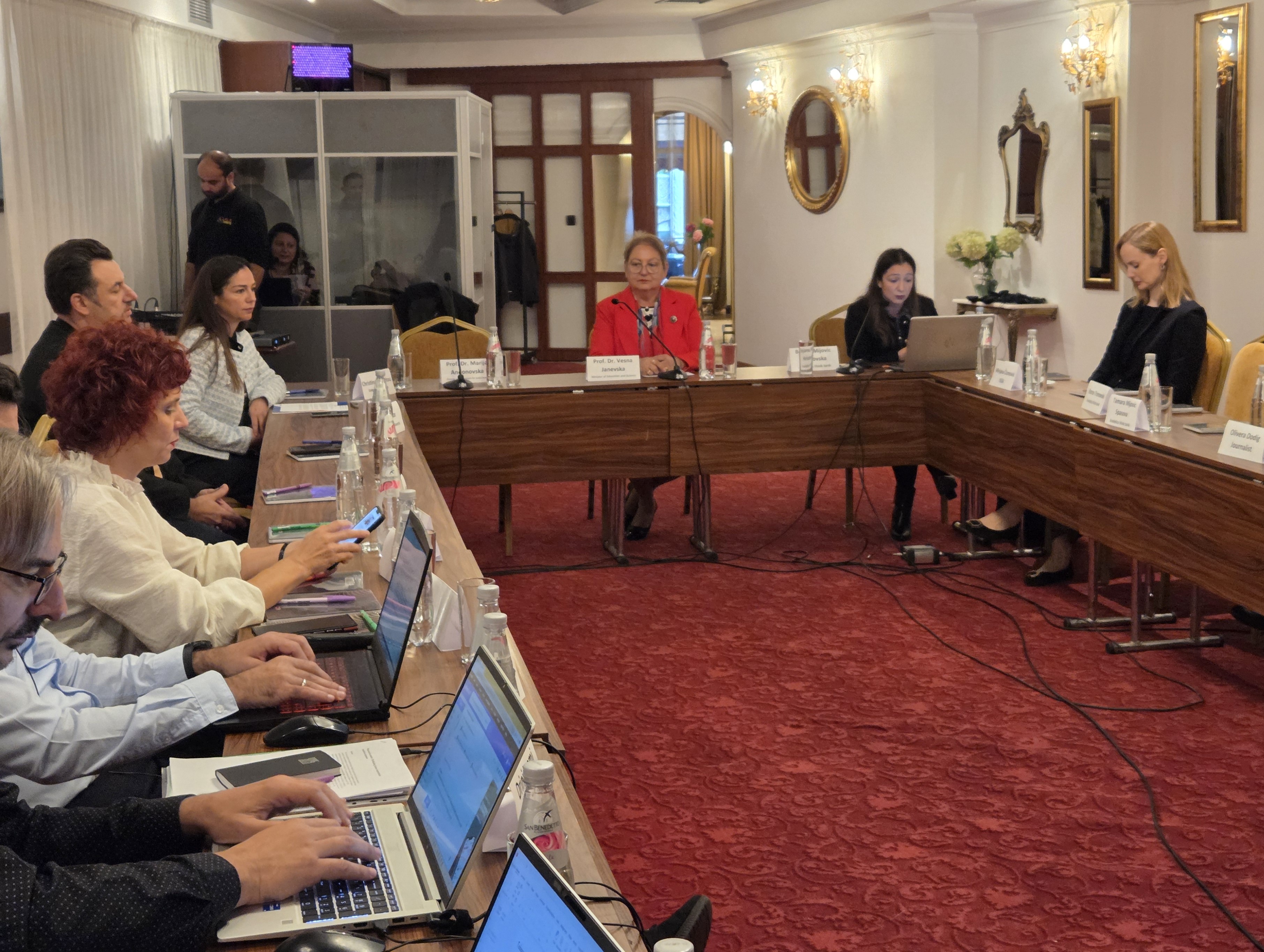 Јаневска: ги интензивираме превентивните активности во училиштата за спречување на младите да употребуваат тутун и електронски цигари
