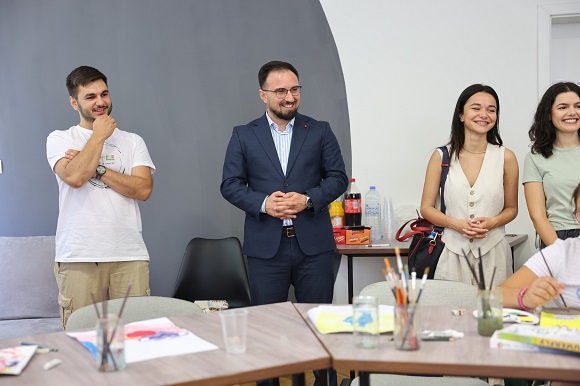 Сабриу по повод Меѓународниот ден на младите: Гледам генерации што не се плашат да покажат кои се, што чувствуваат и за што сонуваат