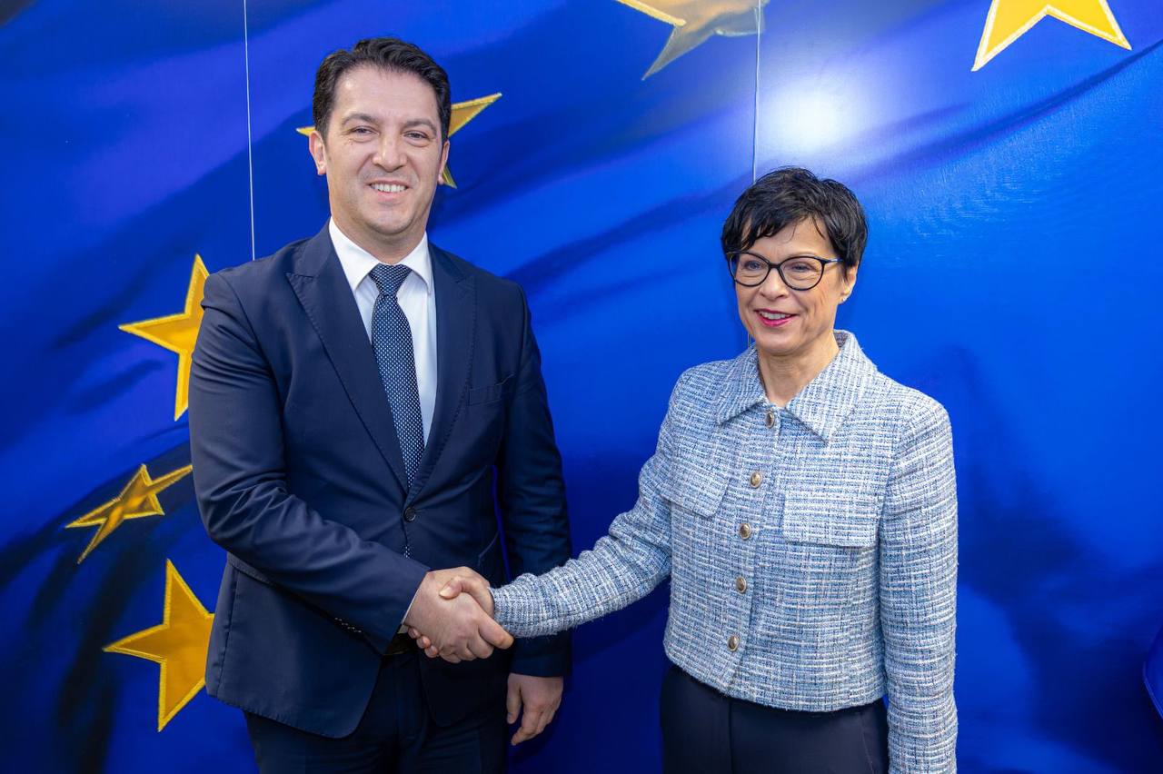 Првиот заменик-претседател на Владата, Беким Сали, оствари средба во Брисел со комесарката за проширување, Марта Кос