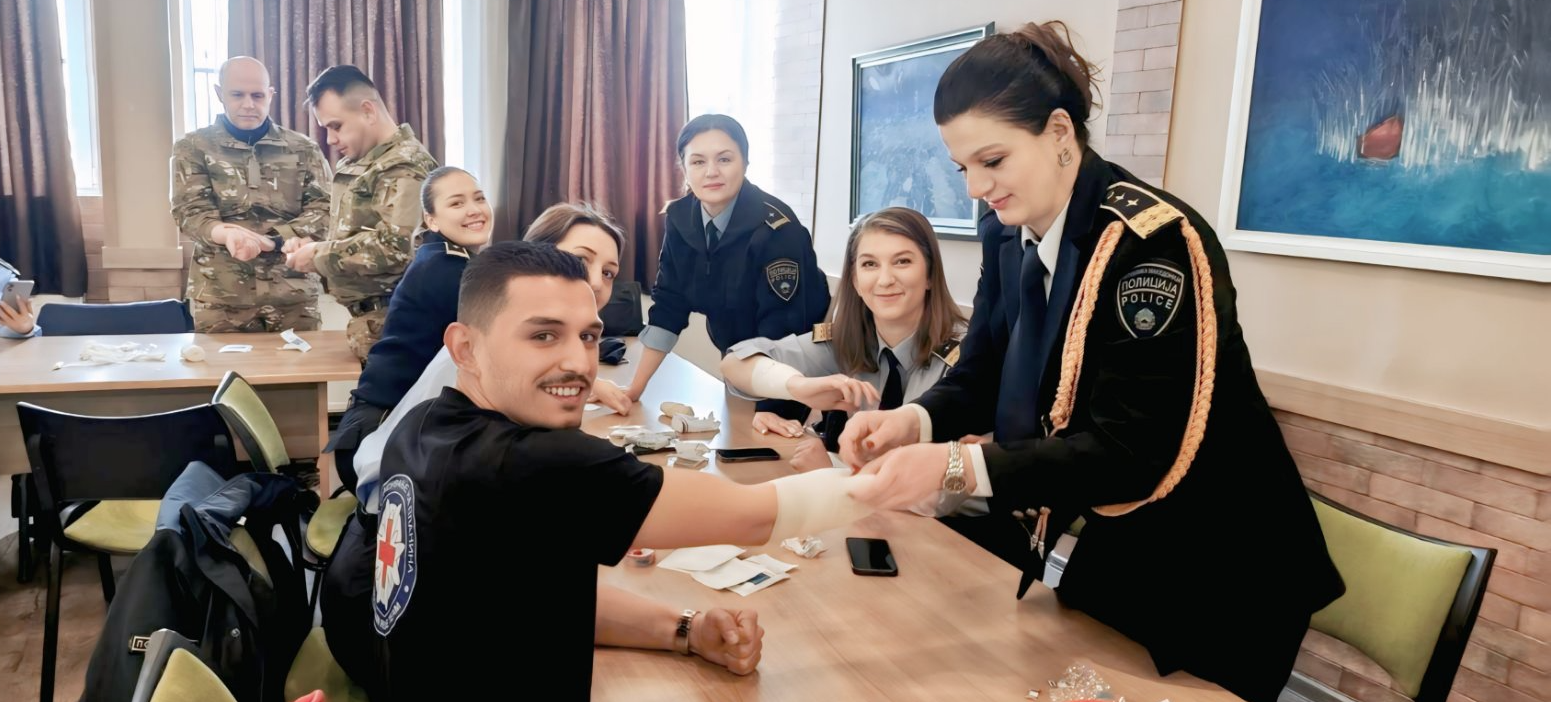 Секторот за полициски работи при МВР заедно со Црвениот крст спроведоа обука за брз одговор при итни ситуации