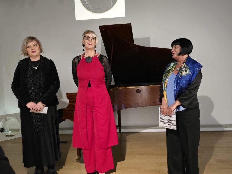 Со „Мечтаење помеѓу празното и празнината“ на Билјана Петровска и Марина Цветановска, во македонскиот КИЦ во Загреб свечено одбележан Денот на Свети Климент