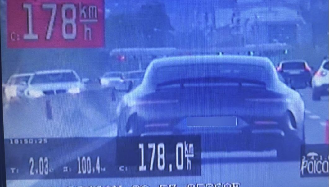 Со полициски пресретнувач санкциониран возач кој управувал возило со брзина од 178 км на час надвор од населено место каде дозволената брзина е 80 км на час, возилото е одземено