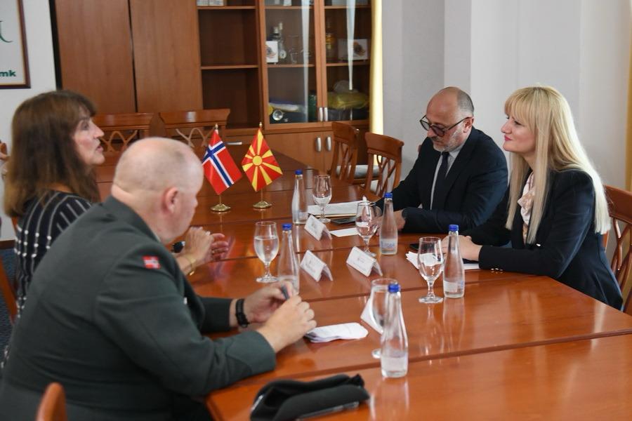 Средба ДС Чуповска Ристова со Кирсти Клабое, генерален директор за кадровска политика во МО на Норвешка