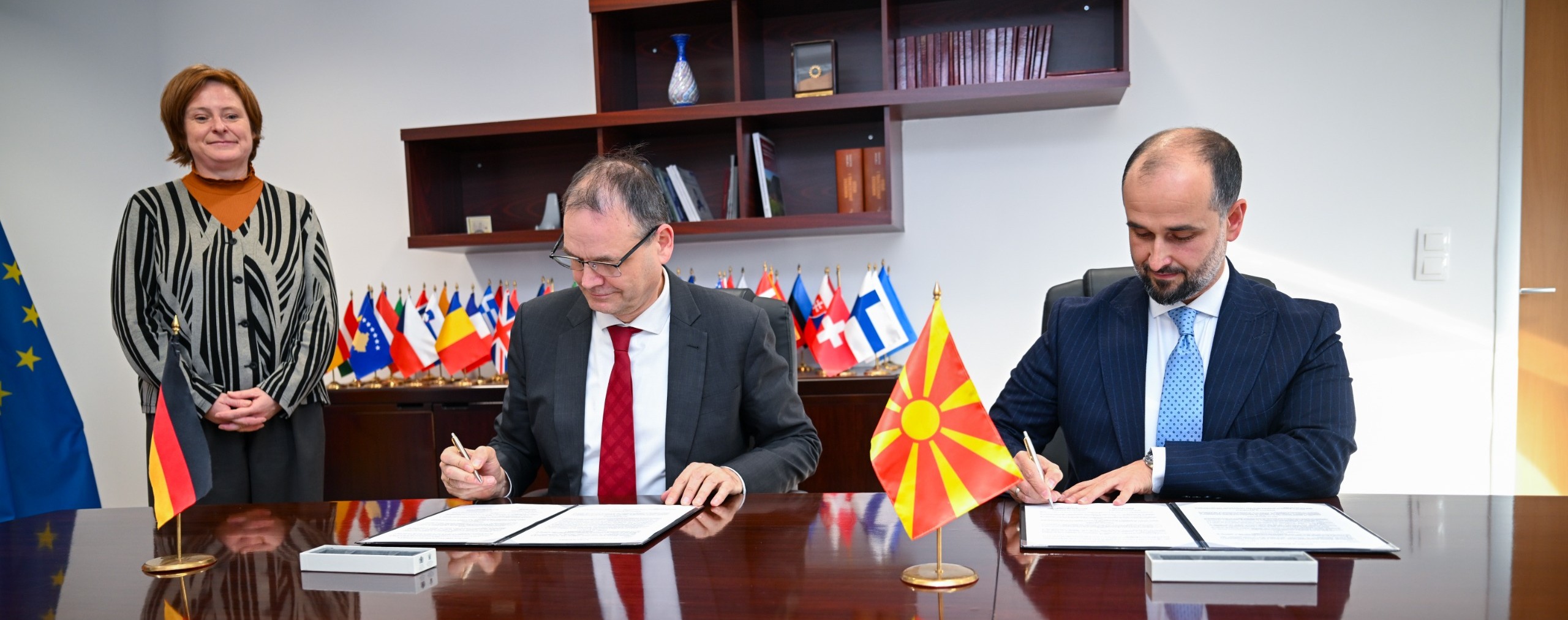 Средба на МЕП Муртезани и амбасадорката Дрекслер и претставници на ГИЗ  - примопредавање на софтверска платформа за Реформската агенда