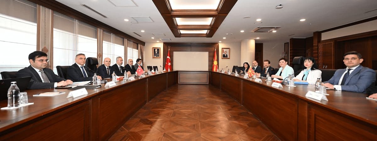 Средба на министерката Димитриеска-Кочоска со турскиот министер за трезор и финансии Шимшек – Договорено интензивирање на соработката помеѓу двете министерства