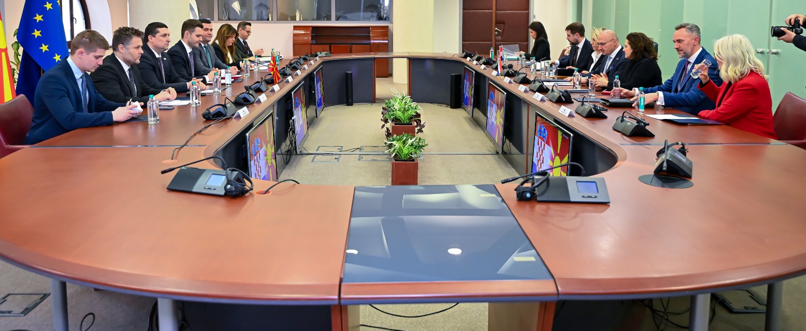 Средба на министерот Муцунски со министерот за надворешни и европски работи на Република Хрватска, Гордан Грлиќ Радман