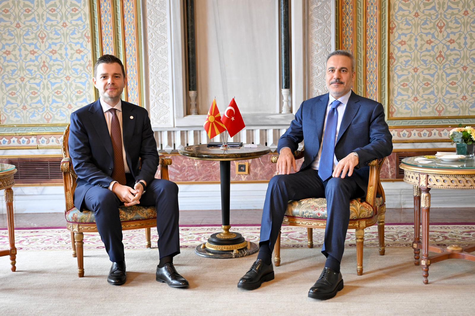 Средба на министерот Муцунски со турскиот министер Фидан на маргините на Министерскиот состанок на Балканската платформа за мир