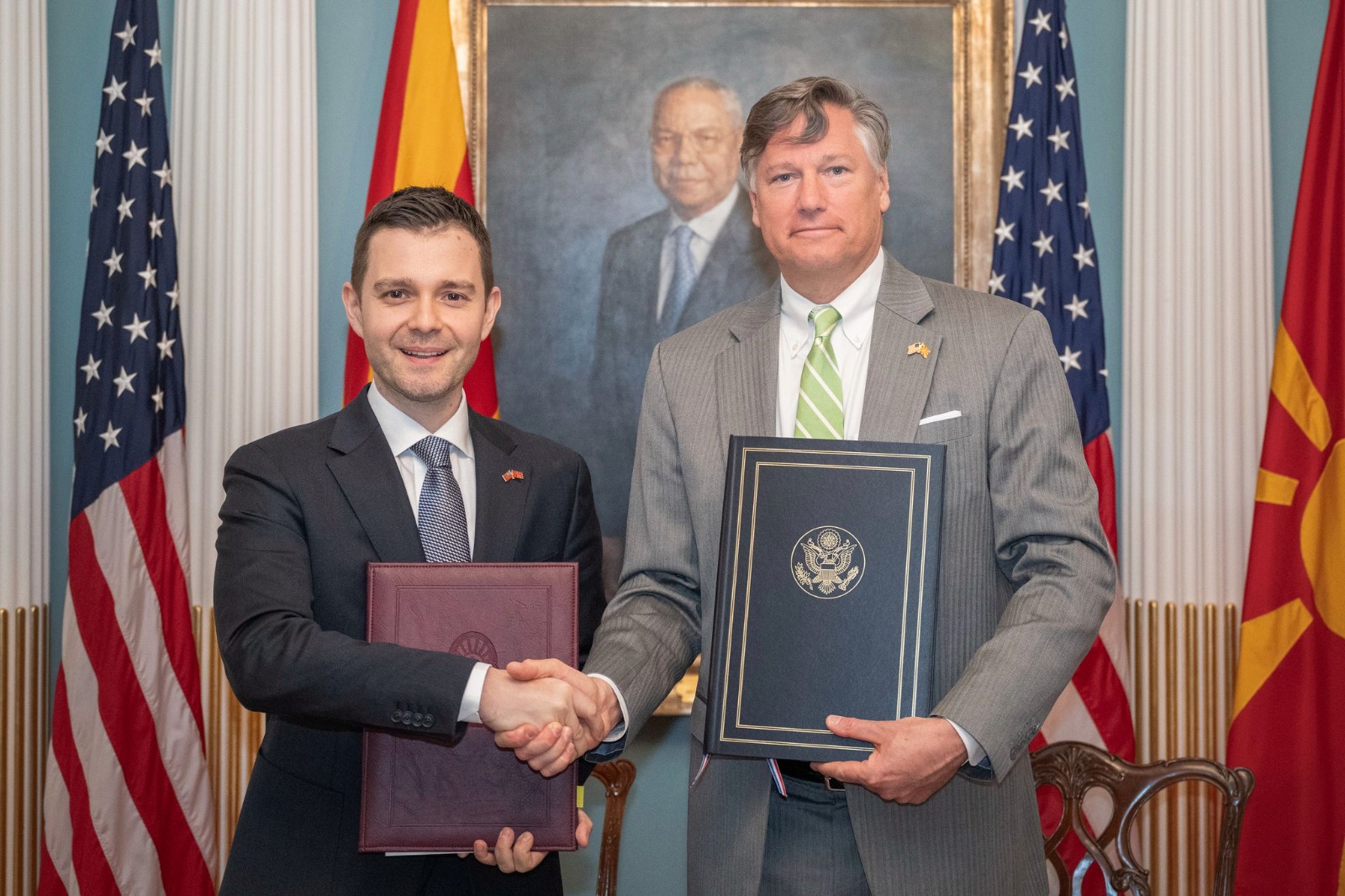 Средба на министерот Муцунски со заменик-државниот секретар Кристофер Ландау