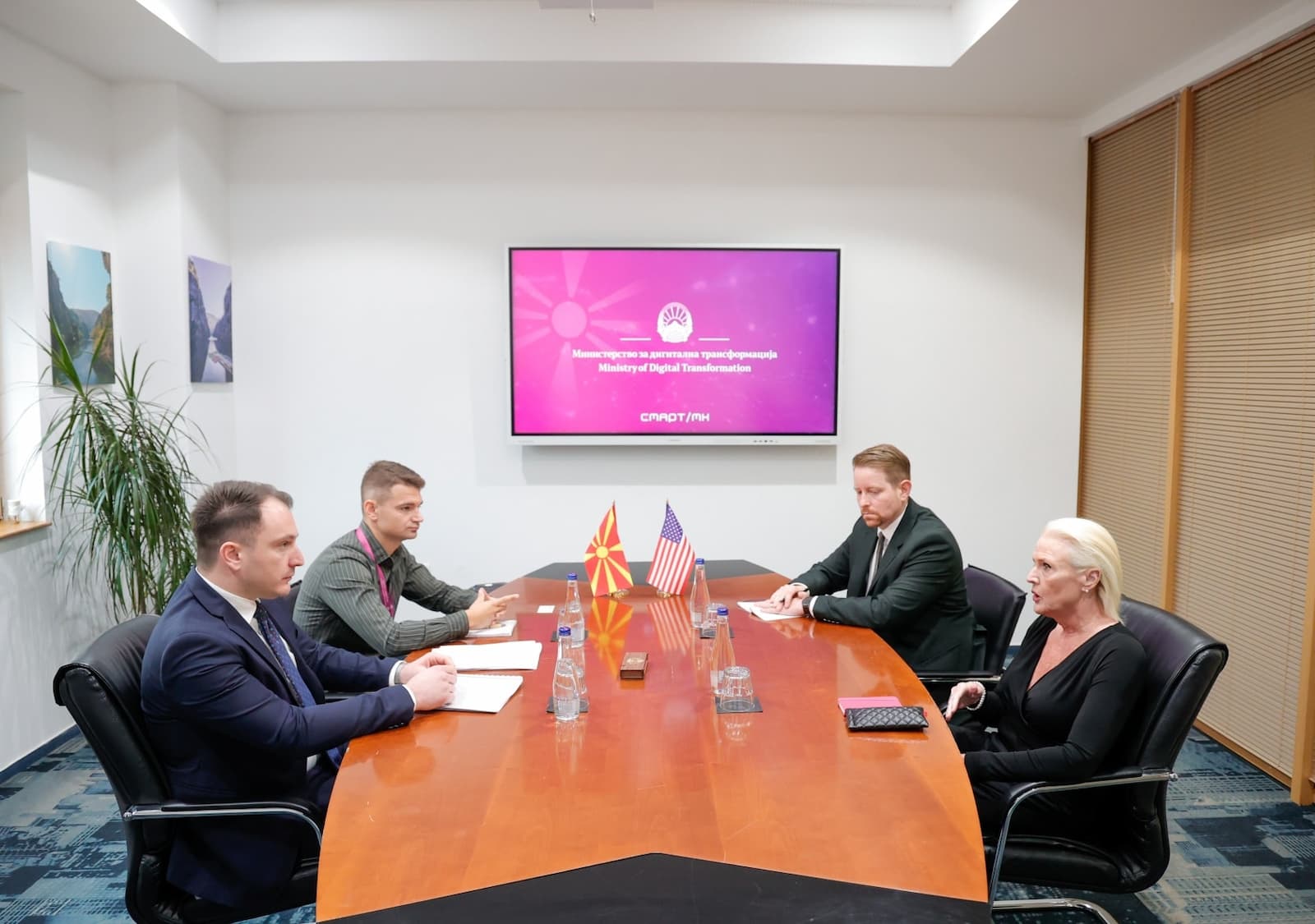 Средба на Министерот за дигитална трансформација, Андоновски со Амбасадорката на САД, Н.Е. Анџела П. Агелер