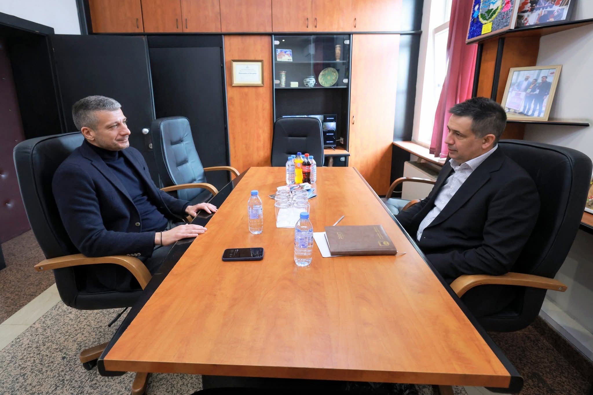 Средба на министерот за локална самоуправа, Златко Перински, со градоначалникот Андон Сарамандов, советниците и општинската администрација, во рамки на караванот „Каде што срцето е дома“