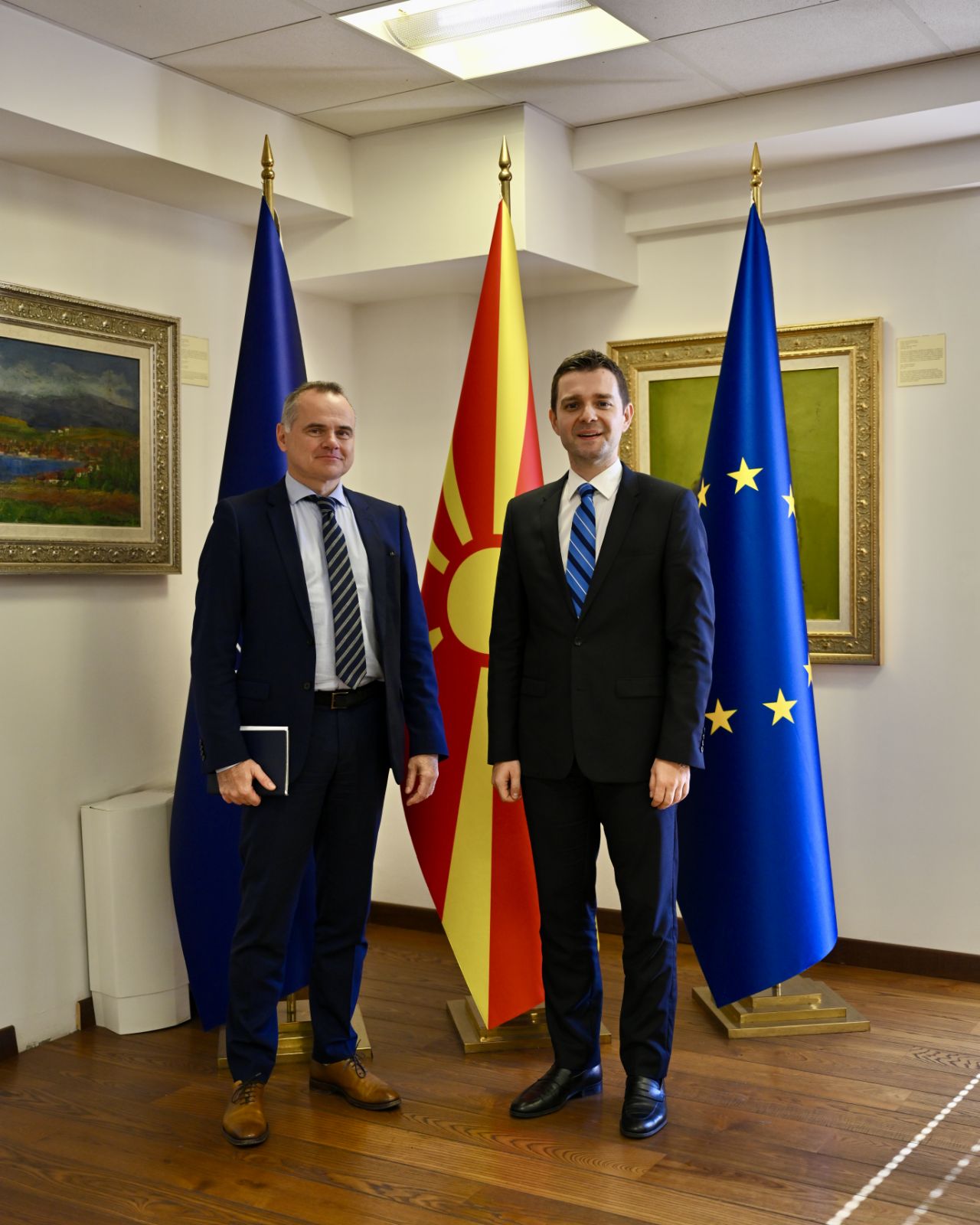 Средба на министерот за надворешни работи и надворешна трговија, Тимчо Муцунски, со амбасадорот на Француската Република, Кристоф Ле Риголер