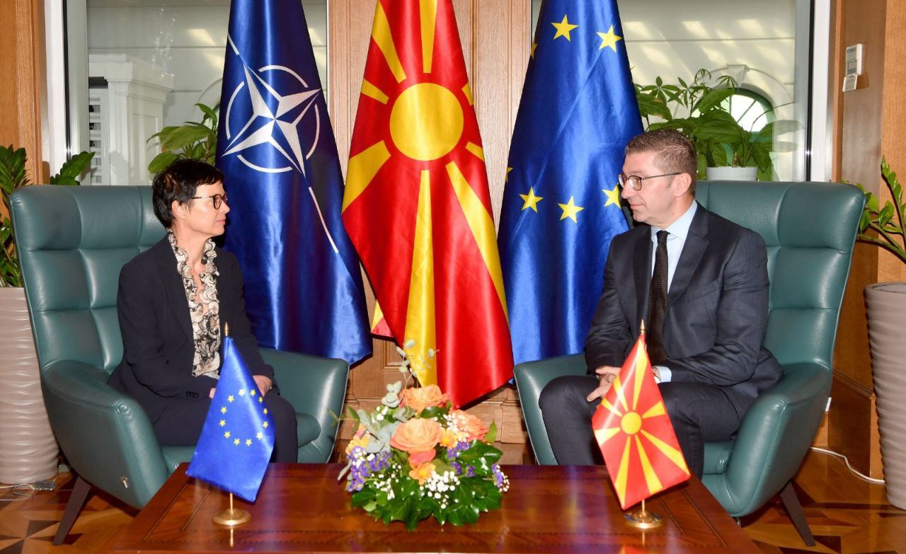 Средба на премиерот Мицкоски со еврокомесарката за проширување, Марта Кос