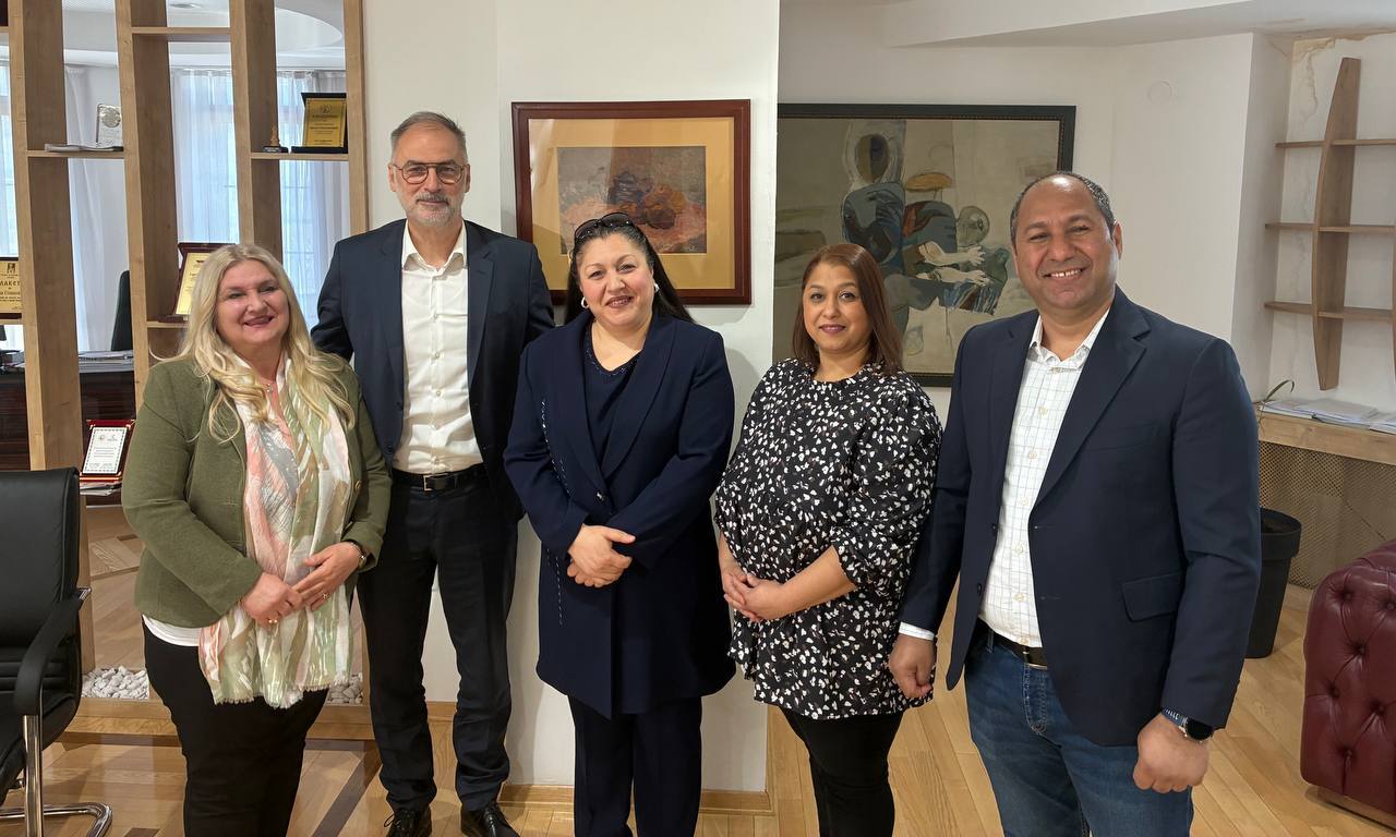 Средба на Стоилковиќ со вработените Роми во пресрет на 8 Април